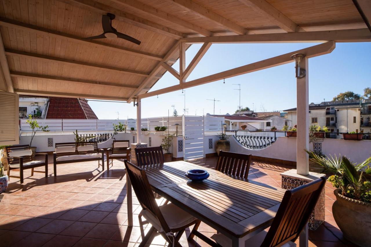 Casa Vacanza Giugio Giardini Naxos Bagian luar foto