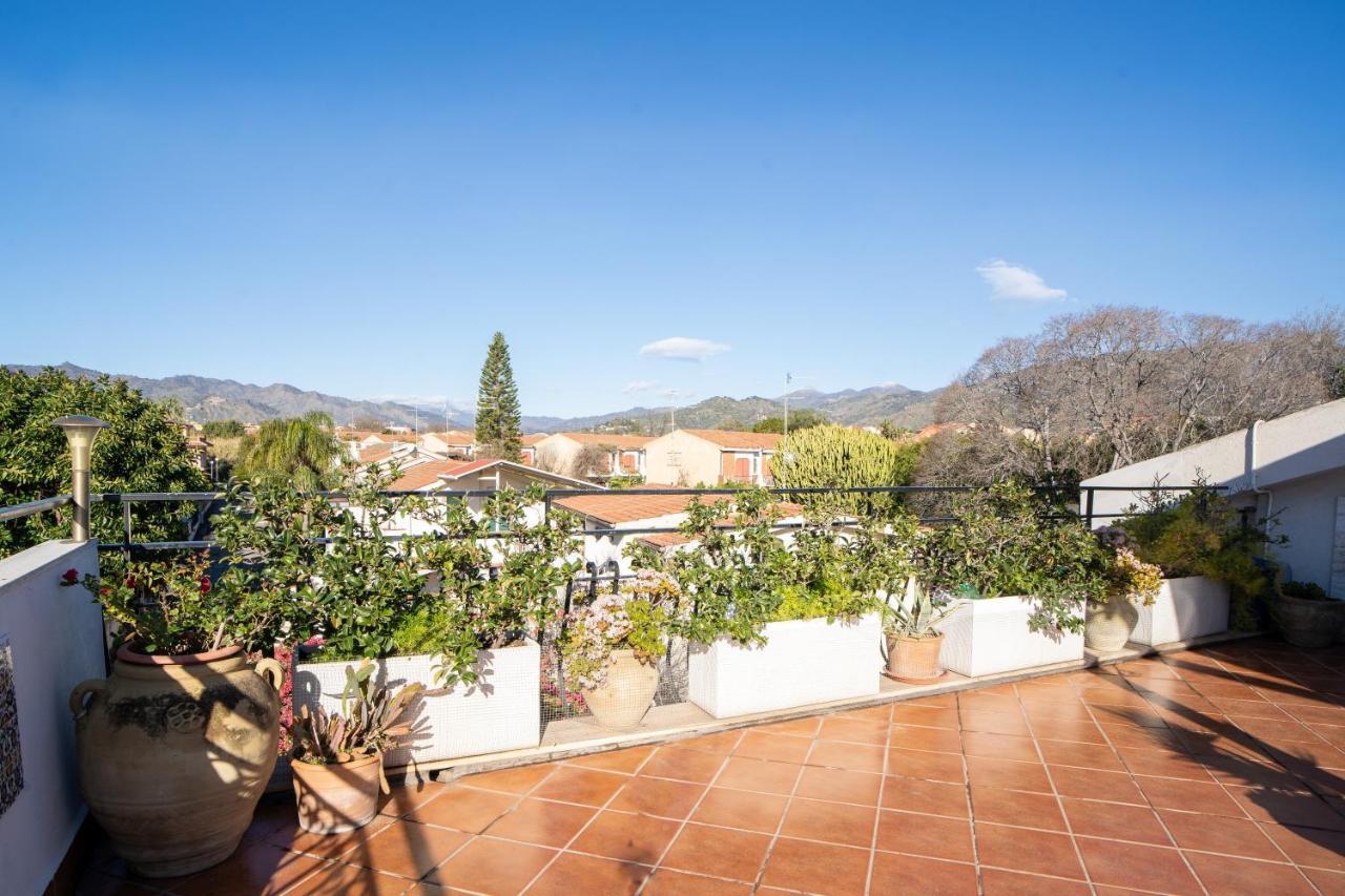 Casa Vacanza Giugio Giardini Naxos Bagian luar foto